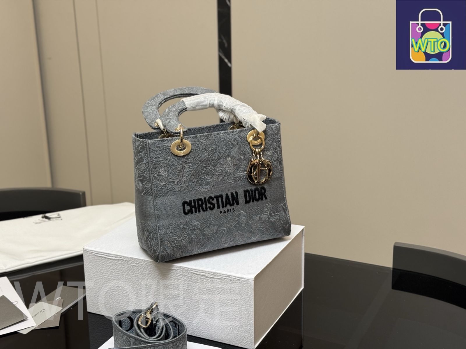 【大人気☆エレガント】Dior★LADY DIOR トートバッグ 名品バッグ図鑑】「ディオール」クチュールメゾンの美意識を宿