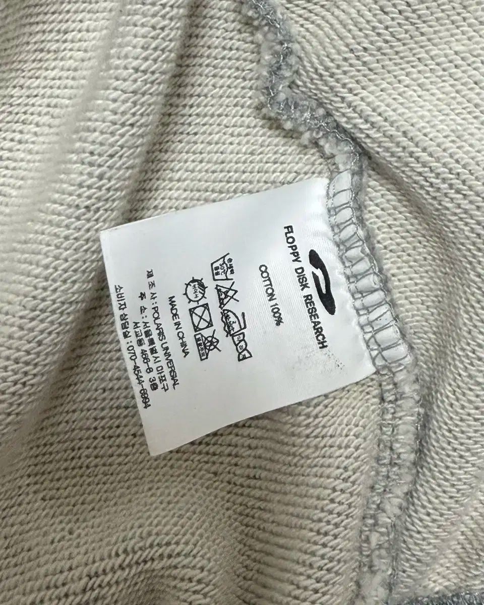 ジップアップパーカー