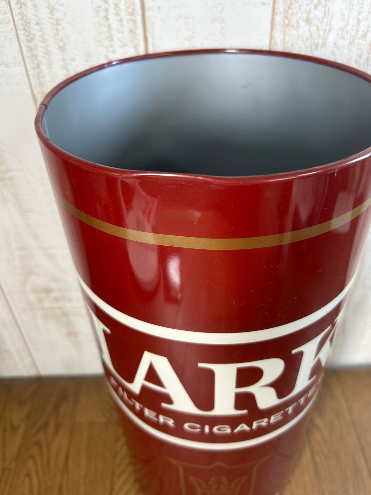 【昭和レトロ】当時物　赤ラーク LARK スチール缶 ゴミ箱 　タバコ柄 ブリキ 昭和レトロ 当時物 赤ラーク LARK スチール缶 ゴミ箱 タバコ柄