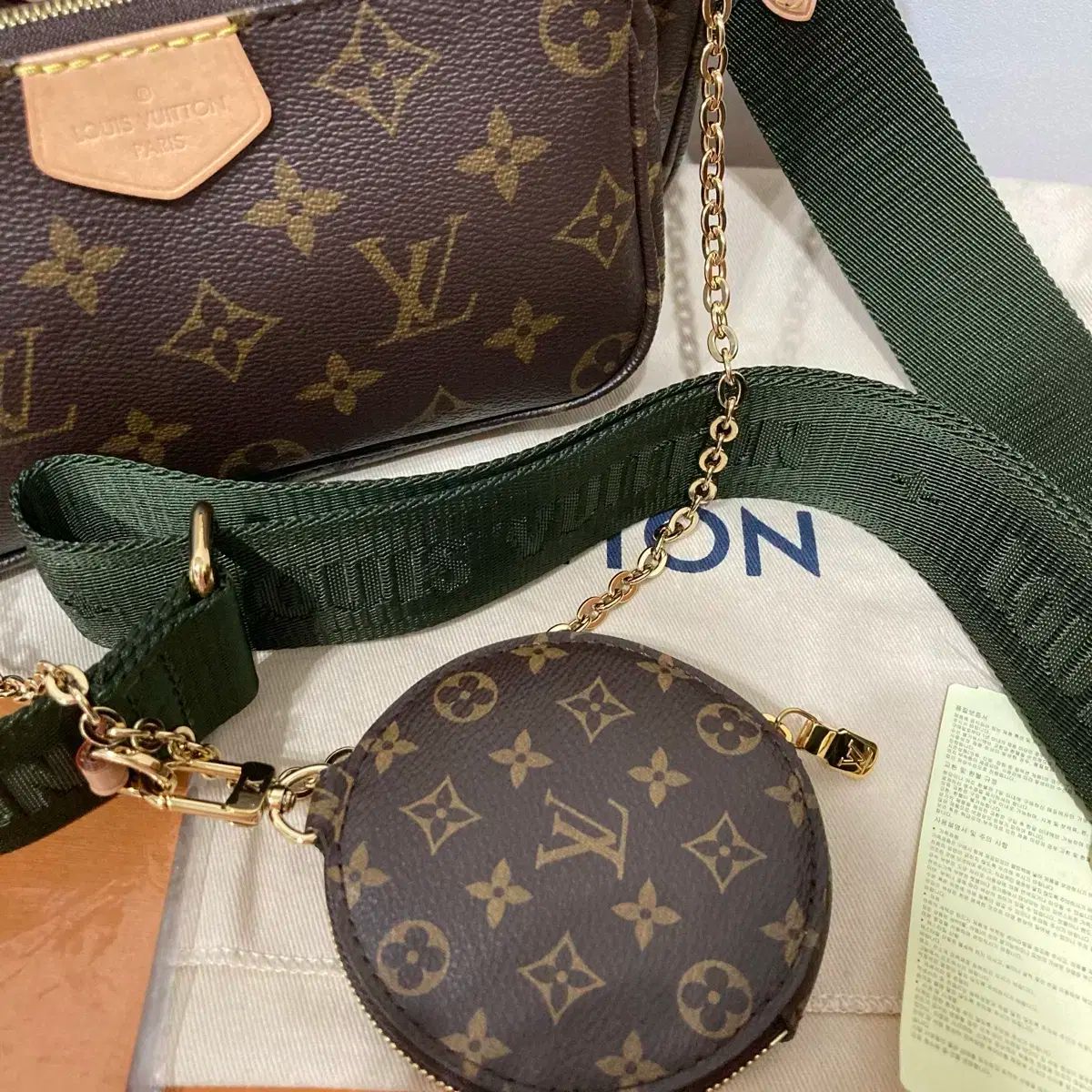 ルイヴィトン マルチ ポシェット アクセソワーズ カーキ