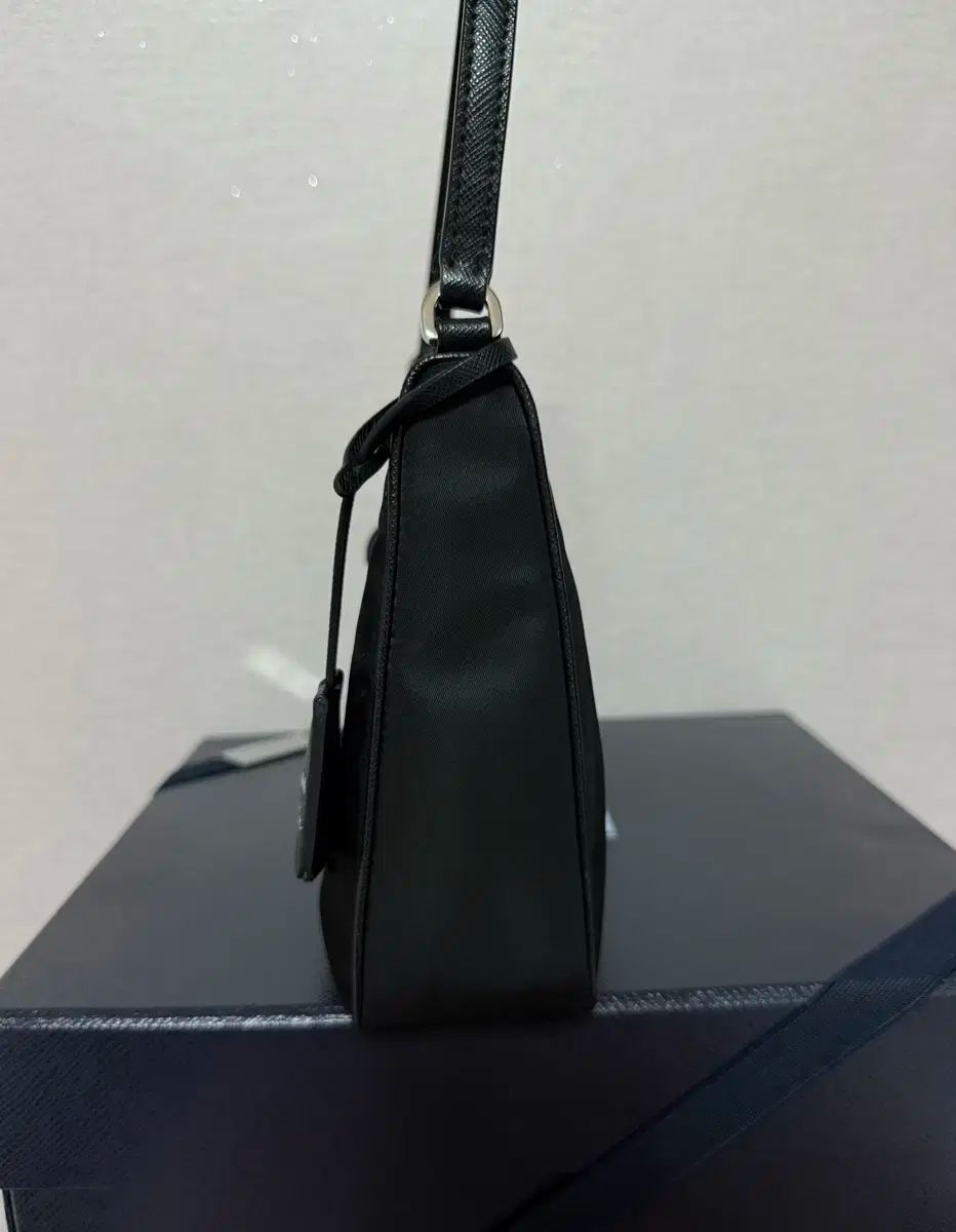 【PRADA】Re-Nylon 2005 リエディション ホーボーバッグ・中古 PRADA(プラダ) Re-Edition リエディション Re-Nylon ホーボー