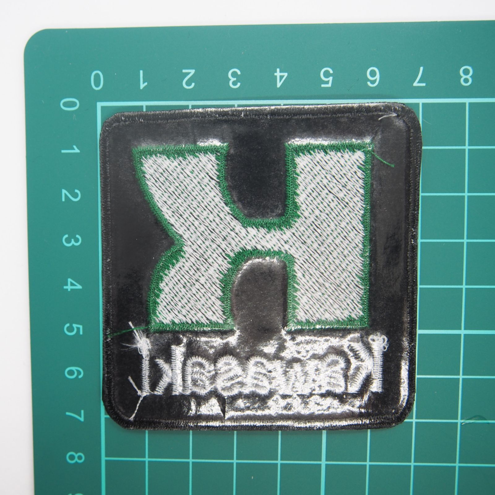 L⑱ Kawasaki ロゴ アイロンワッペン 黒 ワッペン カワサキ バイク