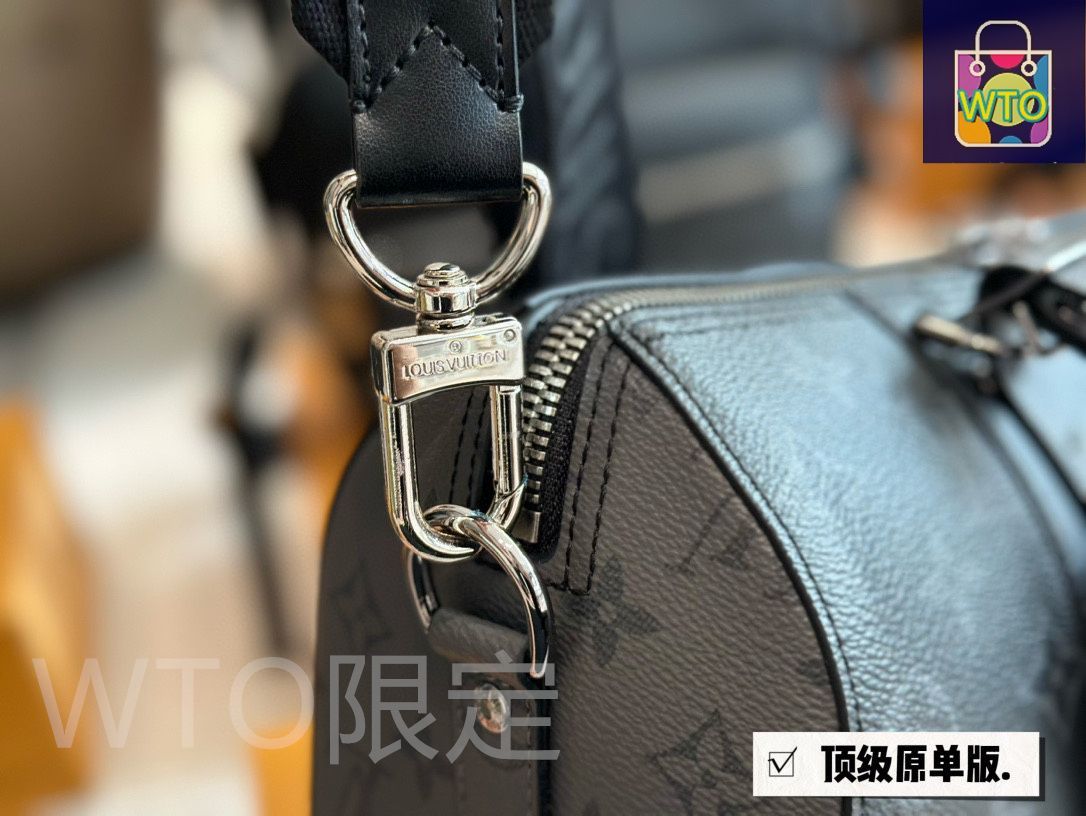LOVE MOSCHINO ダウンタウン ボルサ ヴィテッロ バッグ 💯% Original Love Moschino Crossbody Bag - €120 - Material