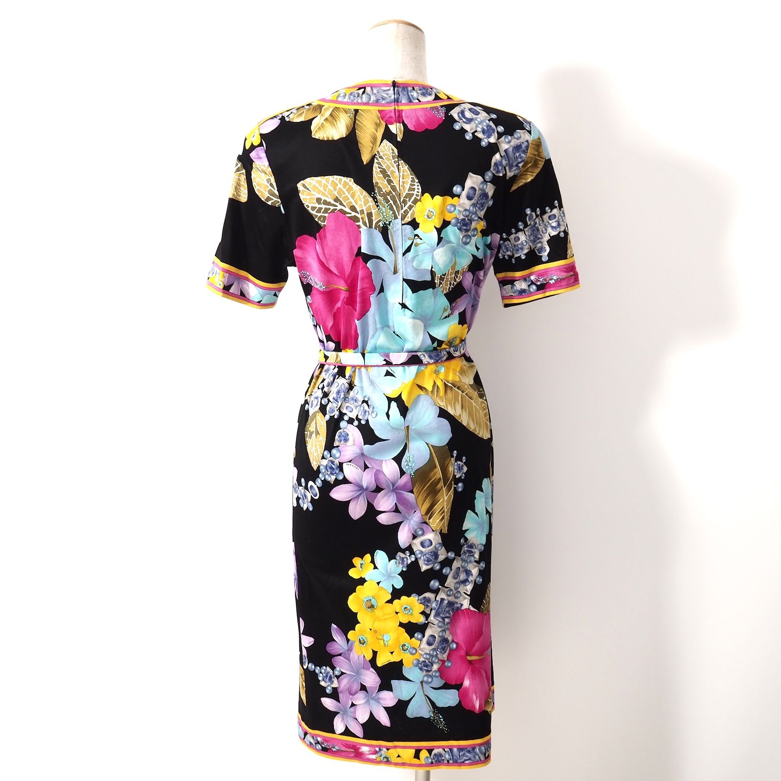 【美品】シルク混 レオナール トリム 花柄ワンピース ウエスト ベルト付き 希少】LEONARD レオナール ベルト付き ワンピース 花柄 トリム M 黒