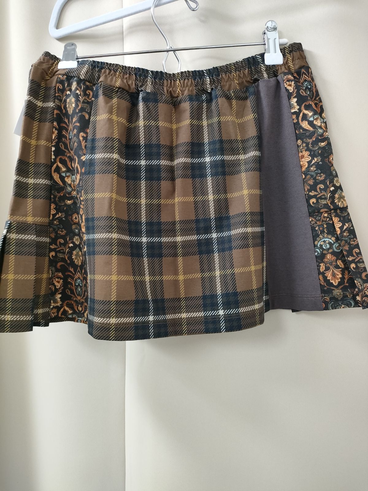 ️サイドプリーツアソートグラフィックスコート