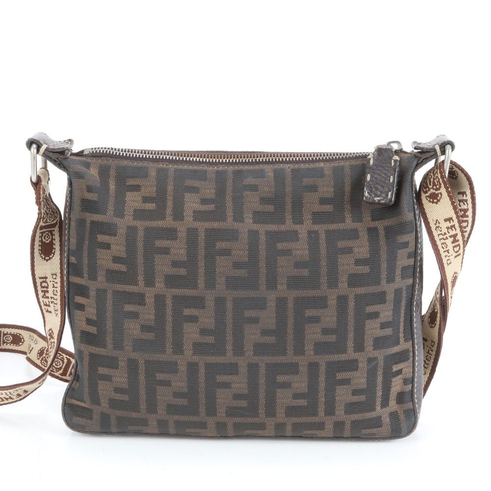 美品 フェンディ ズッカ セレリア レザー ショルダーバッグ 斜め掛け  