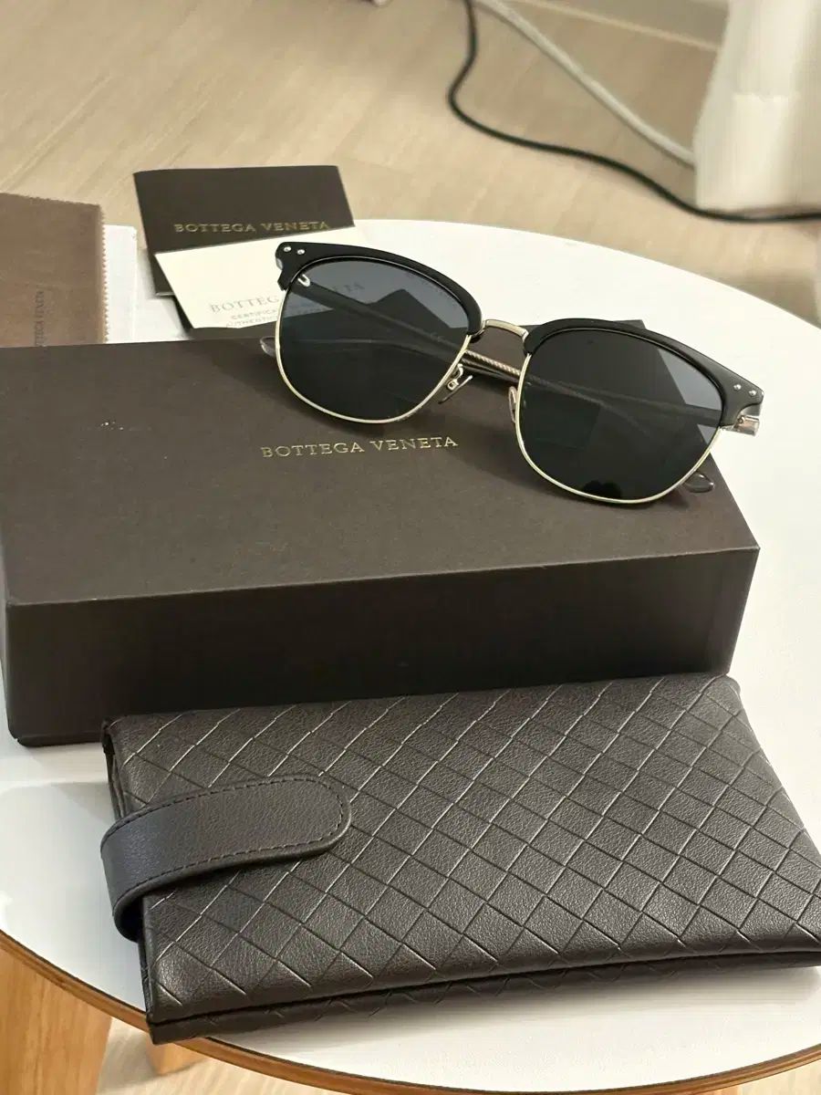 ボッテガ ヴェネタ 正規品 ブローフレーム とてもかわいい サングラス ほぼ