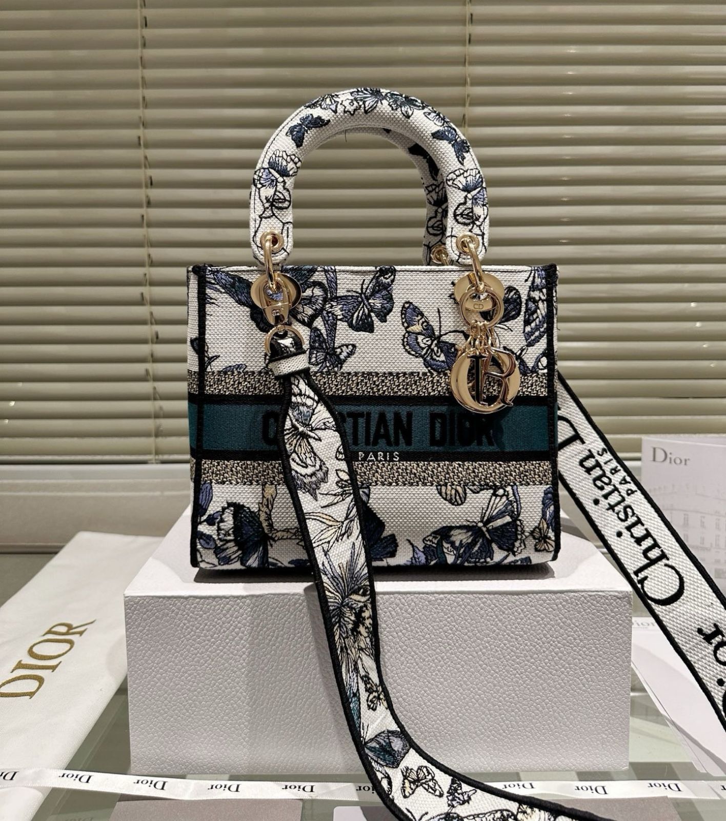 ⭐️美品⭐️ディオール ブックトート バッグ エンブロイダリー DIOR