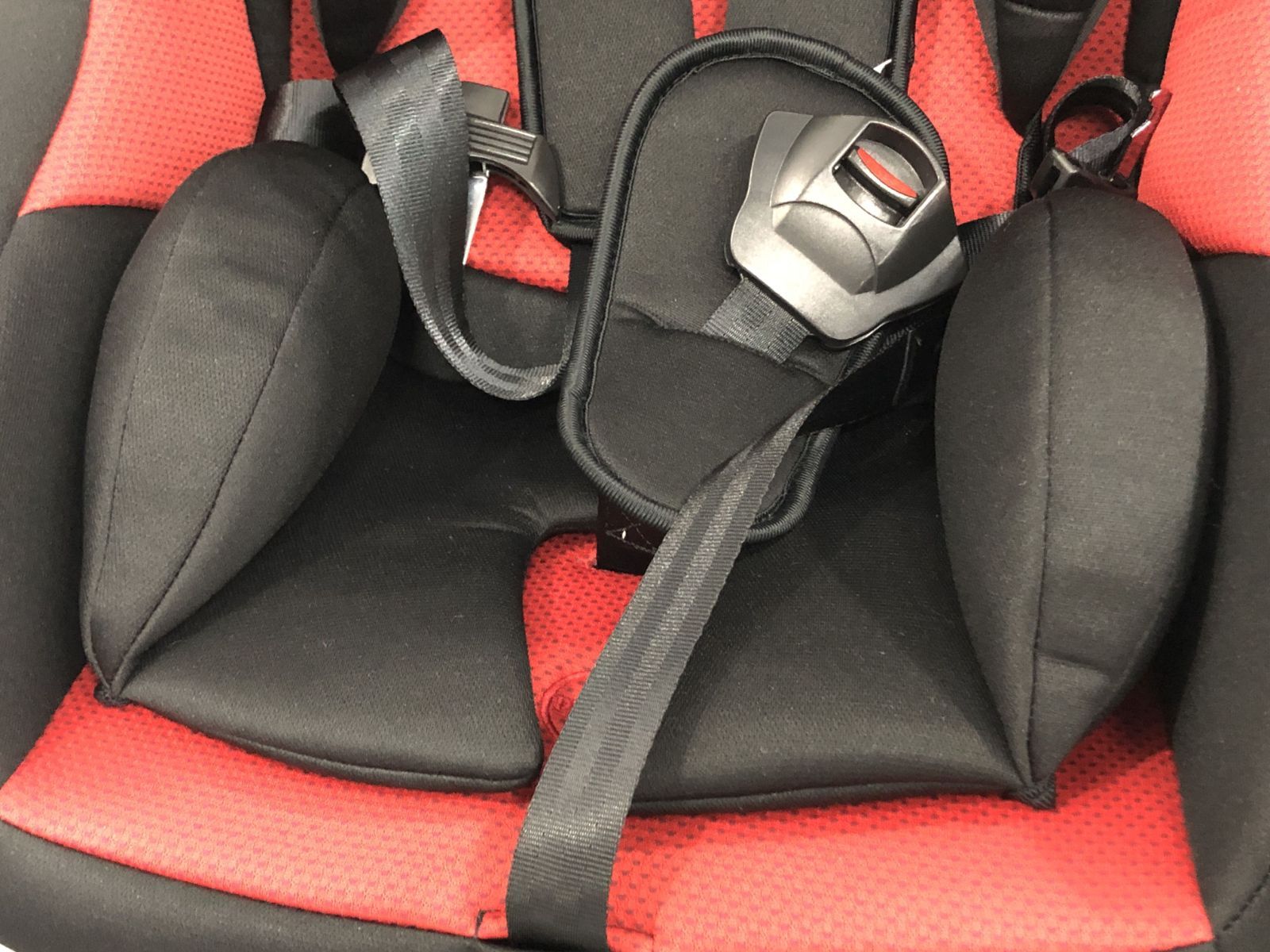  Mum s carry チャイルドシート マムズキャリー レジェ 新生児 ブラック レッド 赤 黒 車用チャイルドシート チャイルドシート