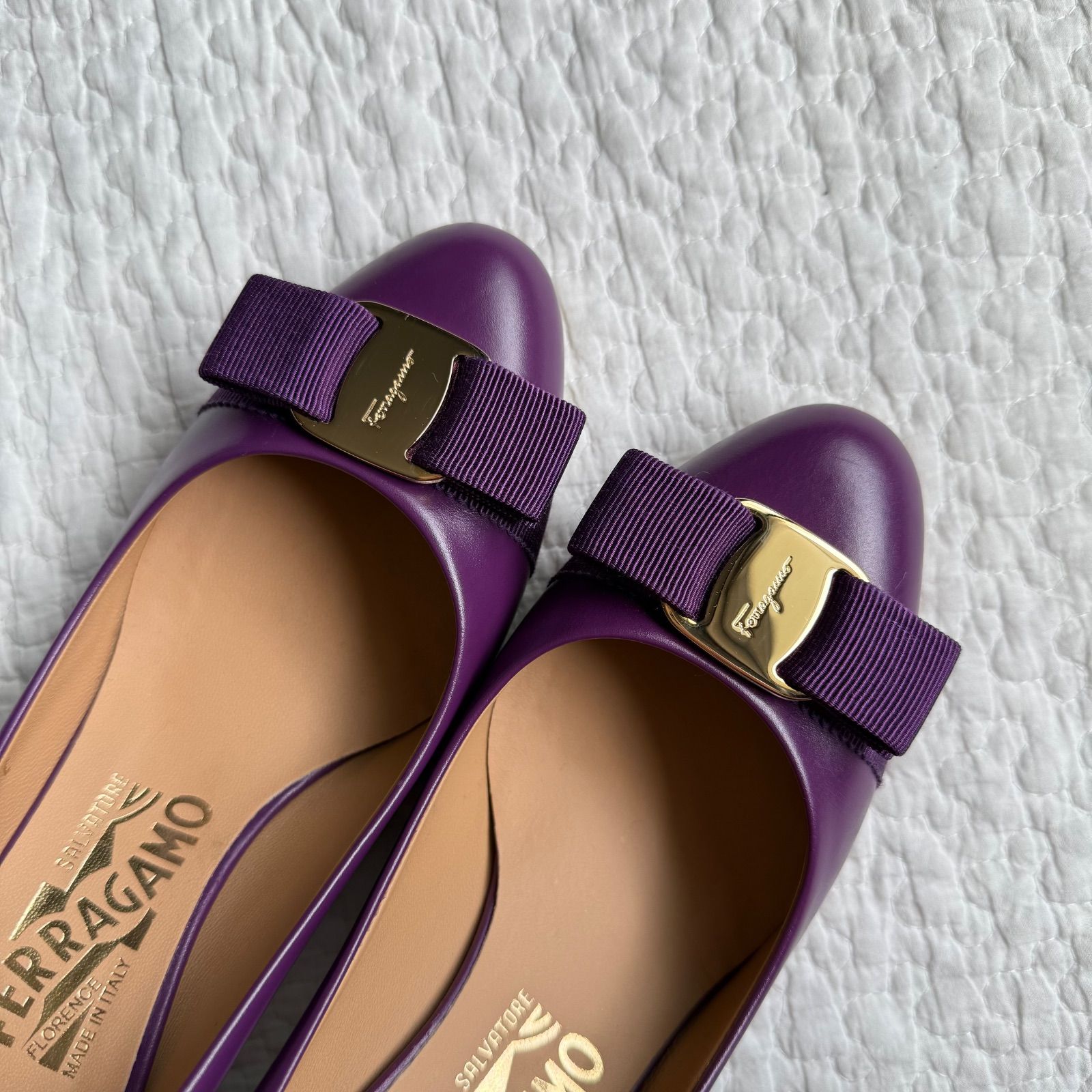 極美品 SalvatoreFerragamo サルヴァトーレフェラガモ ヴァラ