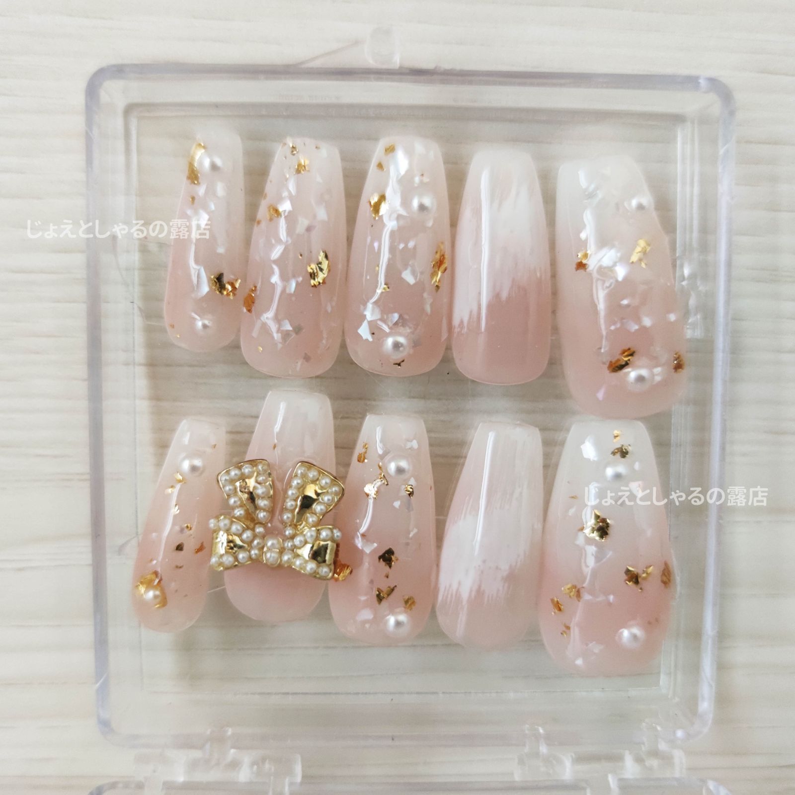 No.62 ジェルネイルチップ リボン 金箔風ラメ パール 白 ピンク グラデ 