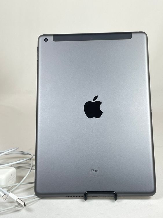 美品 SIMフリー iPad第7世代 32GB スペースグレイ 送料無料