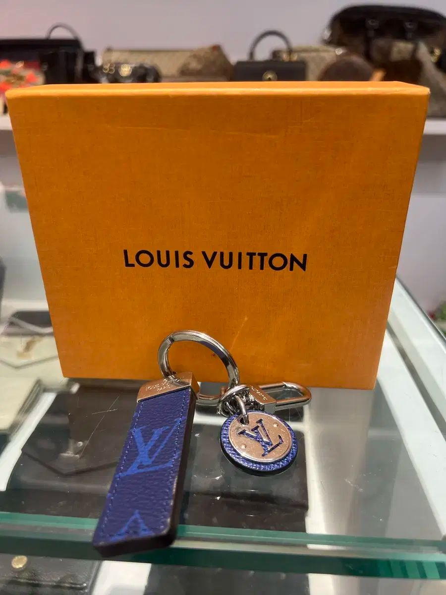 極美品】ルイヴィトン バッグチャーム キーホルダー LV ファセット 箱