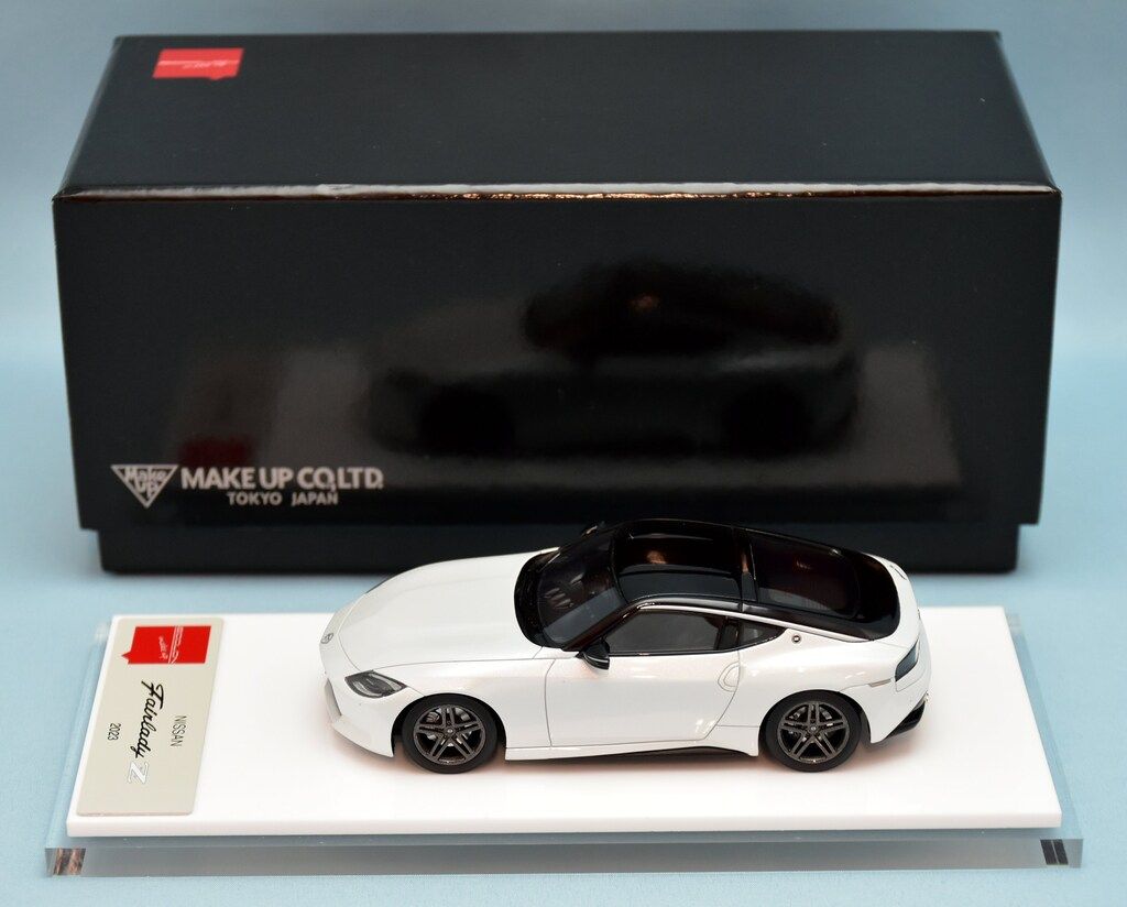 Make Up 1|43 EIDOLON NISSAN Fairlady Z RZ34 2025 Prism White|Super Black EM648E