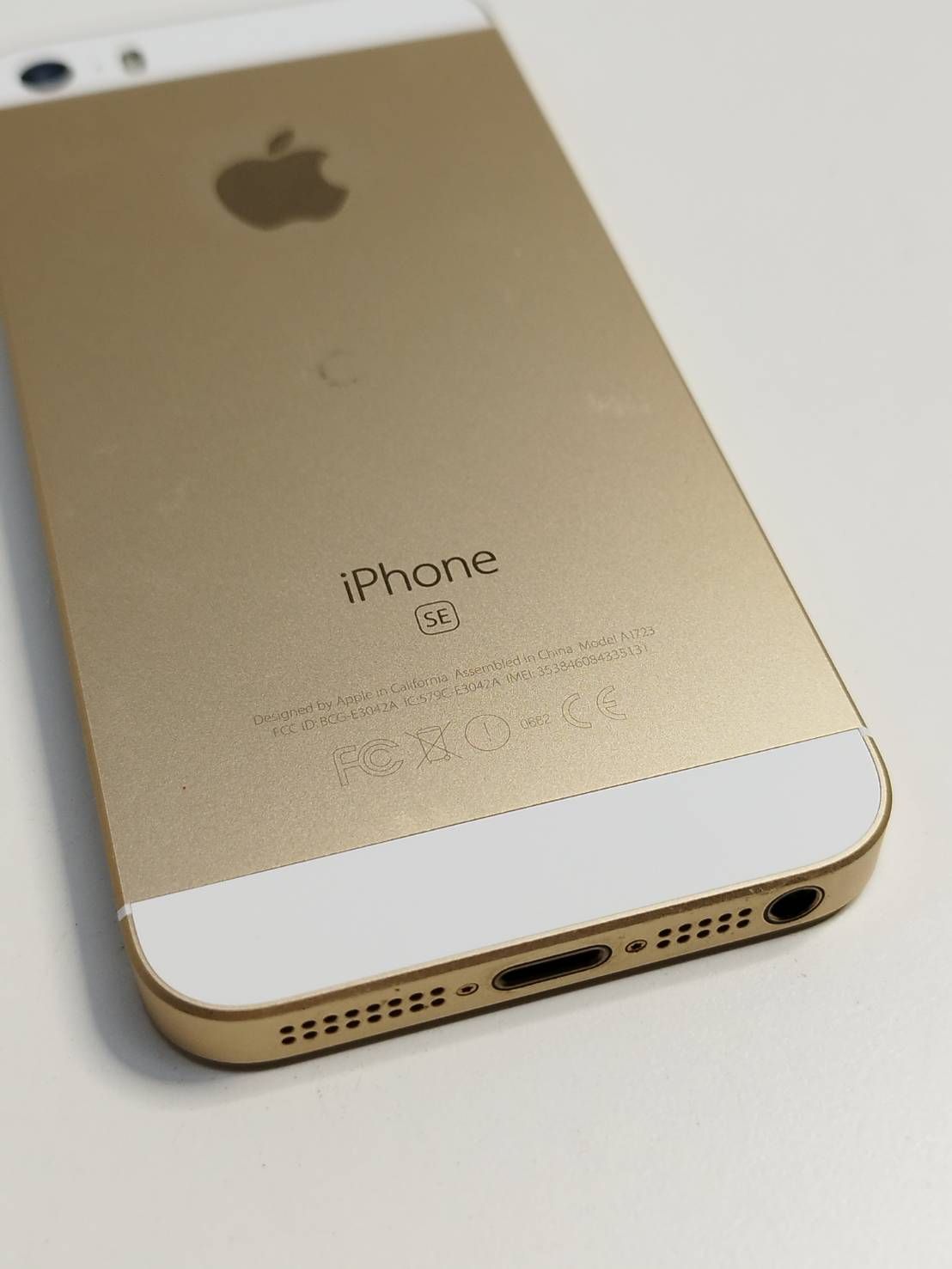 新品 au iPhone SE 128GB ゴールド SIMフリー可能