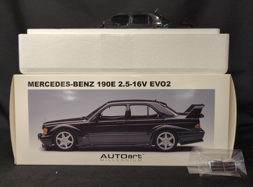 AUTOart 1|18 MILLENNIUM MERCEDES-BENZ 190E 2.5-16 EVOII メタリックブラック 76131