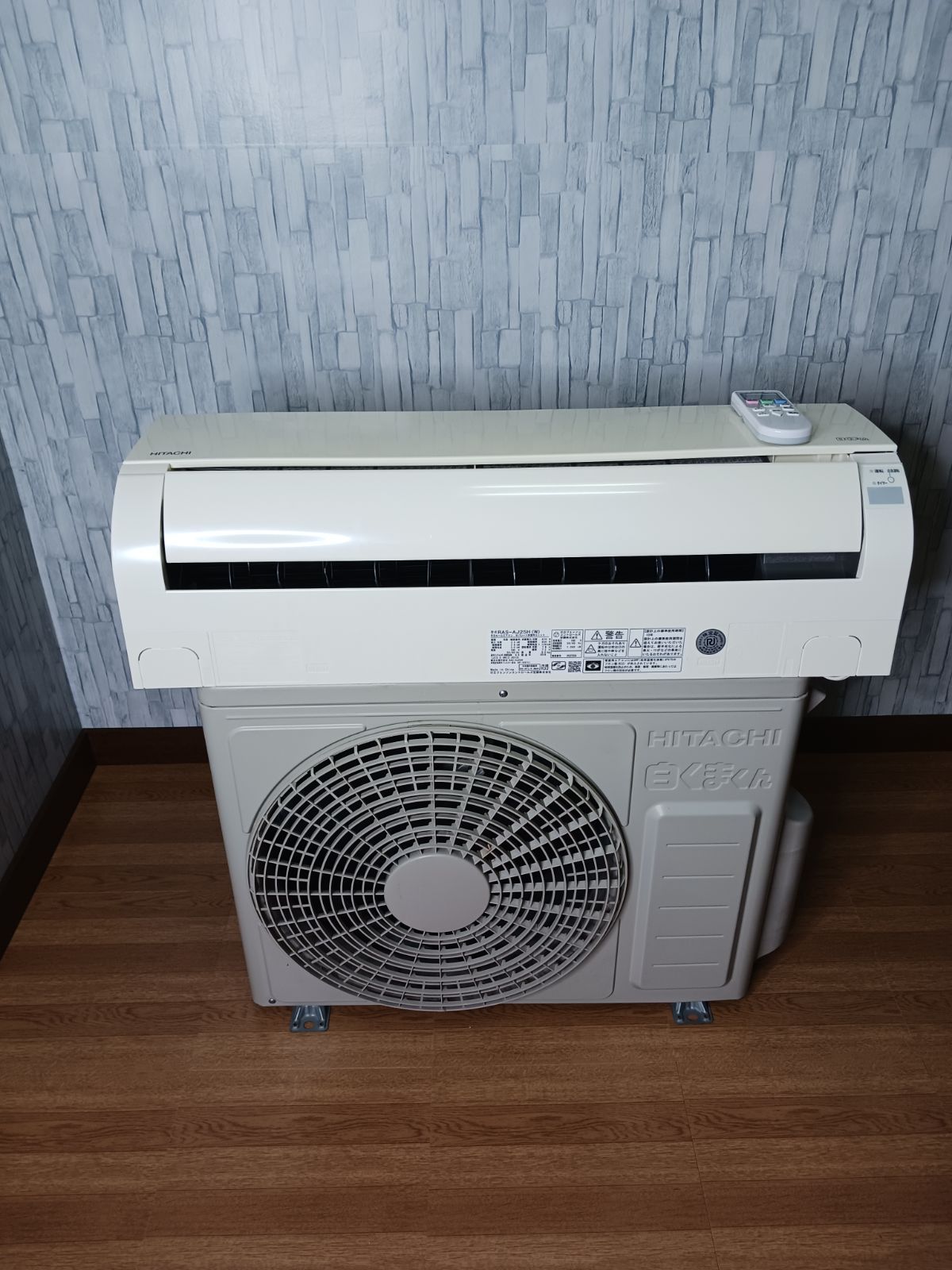 正常に動いてますHITACHI エアコン 8～10畳 2.5kw RAS-AJ25H 18年製