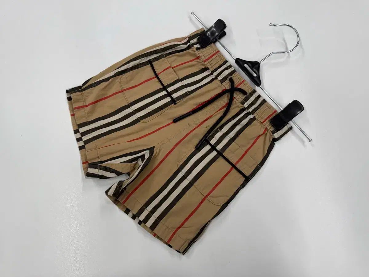 BURBERRY バーバリー 2Y 半ズボン キッズ