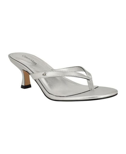 【送料無料】 カルバンクライン レディース サンダル シューズ Women's Opelle Tapered Kitten Heel Sandals Silver