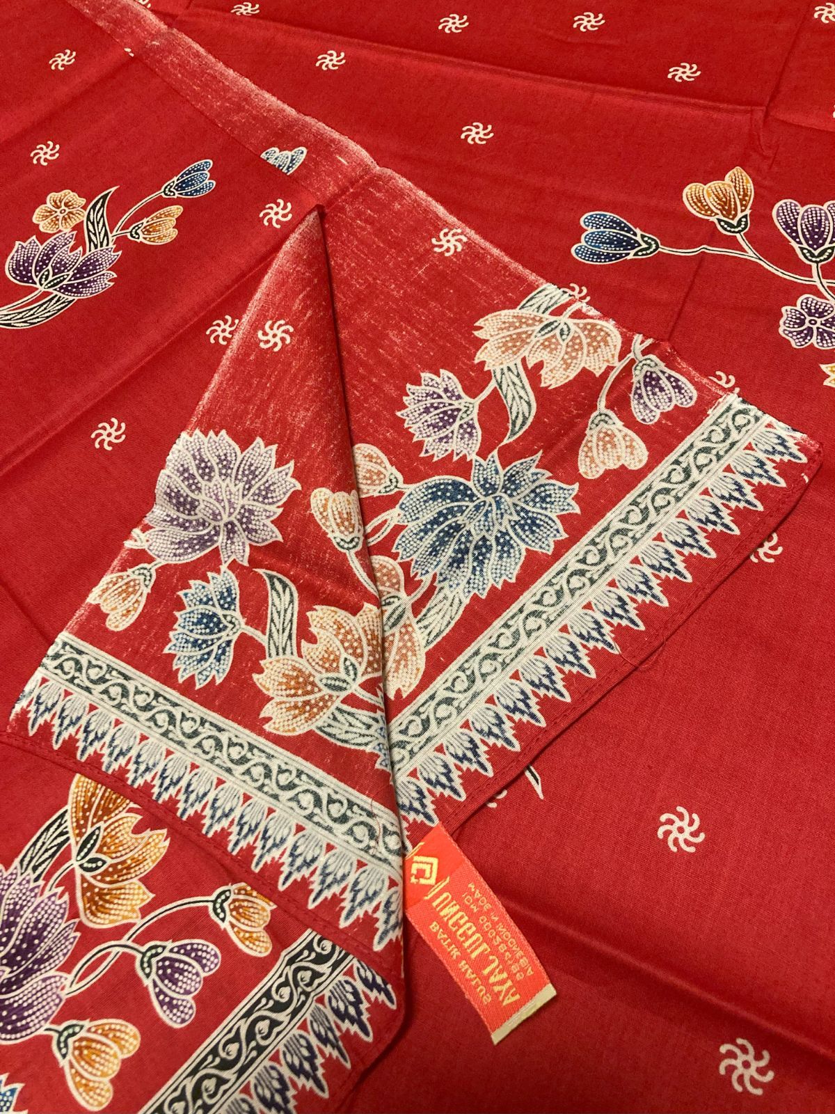 インドネシア バティック プリント生地 ジャワ更紗 red (約114cm×約212cm) ジャワ島 コットン100％ batik エスニック ...