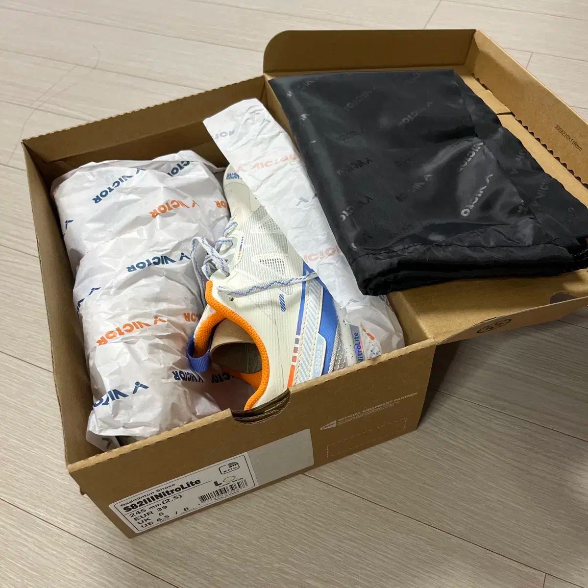 高品質 バドミントンシューズ