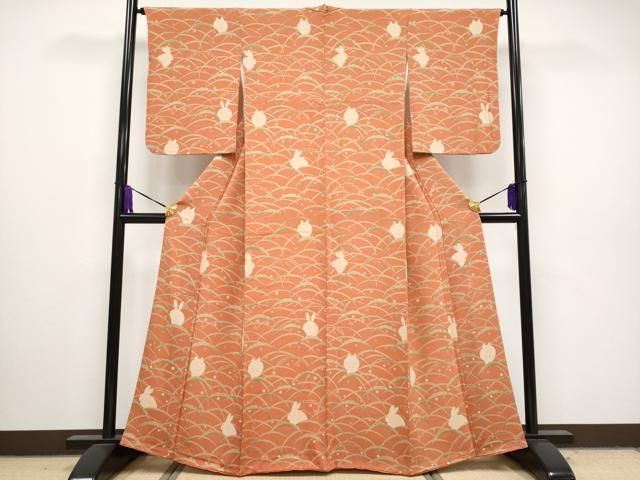 平和屋本店■極上　人形作家・ホリヒロシ　付下げ　雪芝　兎　鬼しぼ縮緬　煉瓦色地　逸品　CYAA1050s5 平和屋本店□極上 人形作家・ホリヒロシ 付下げ 雪芝 兎 鬼しぼ縮緬