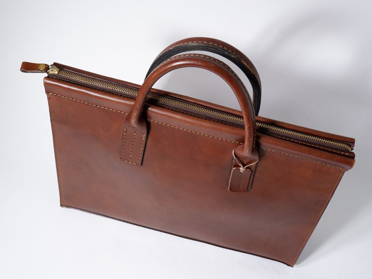 HERZ/ヘルツ 三角マチの二本手ビジネスバッグ レザーブリーフケース【M  