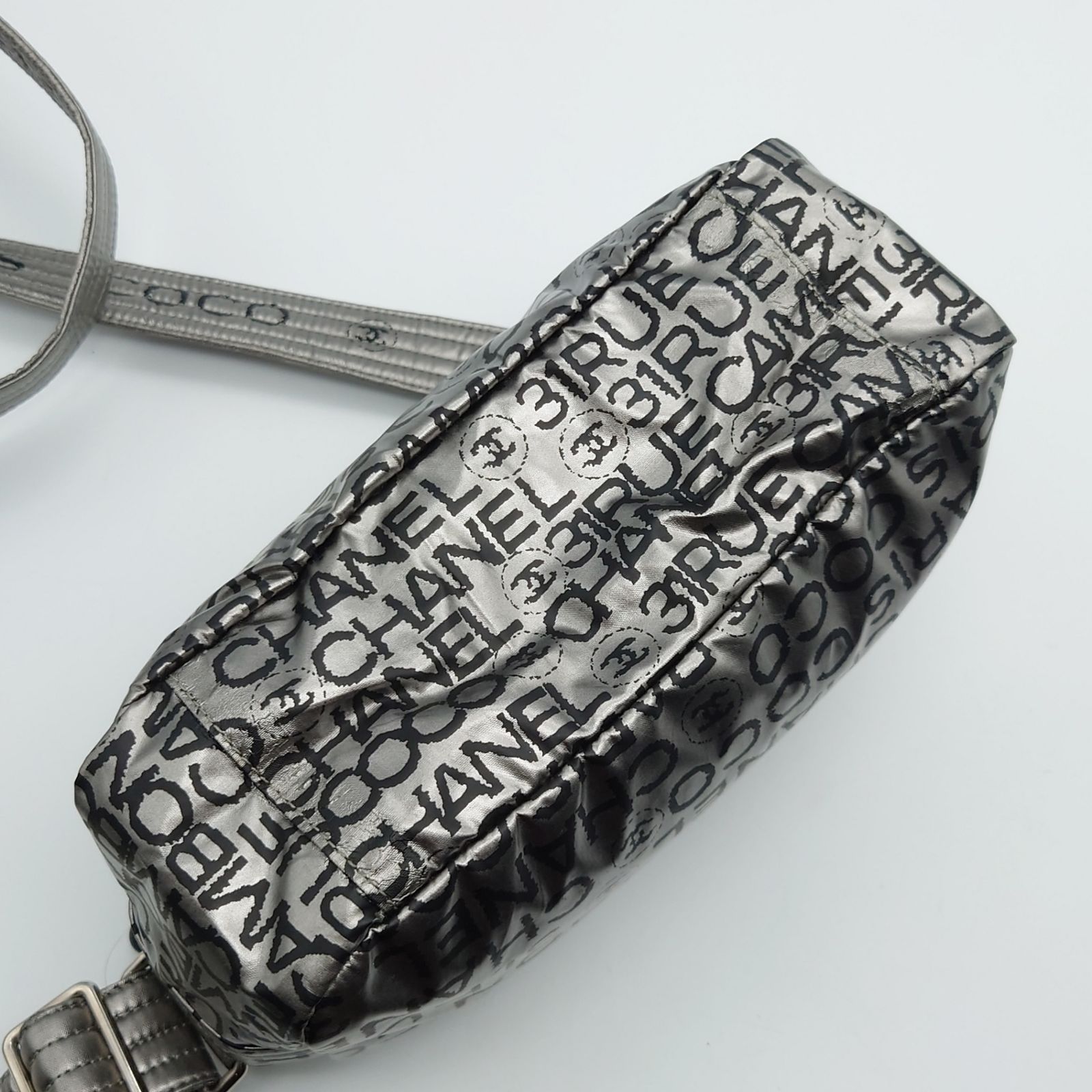 シャネル CHANEL ショルダーバッグ アンリミテッド 肩掛け 斜め
