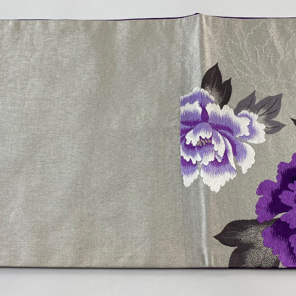 袋帯 美品 秀品 振袖向き 牡丹 箔 刺繍 銀色 六通 正絹 【中古