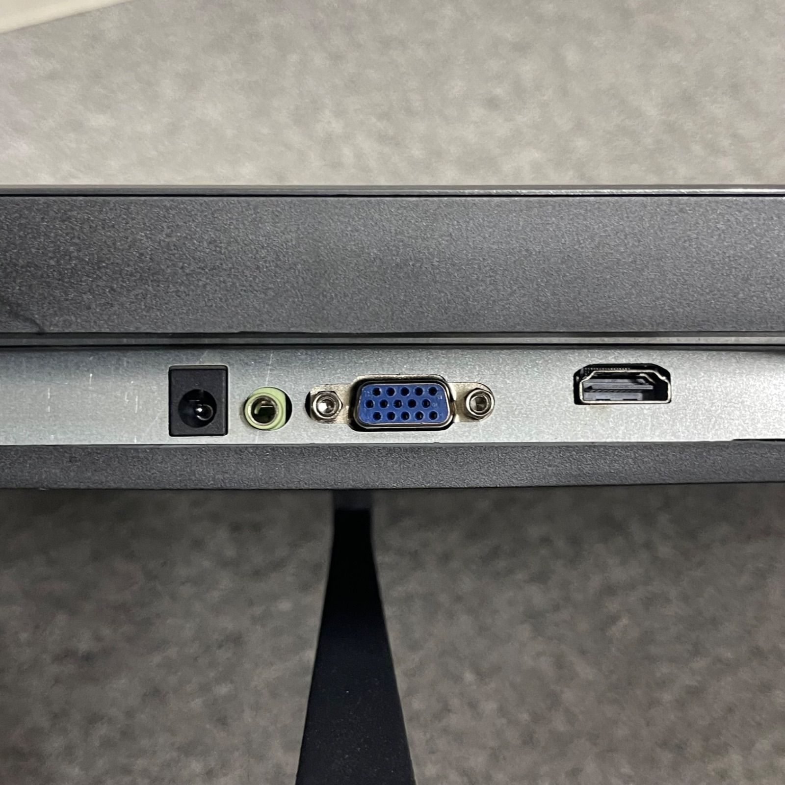 32インチ 液晶ディスプレイ