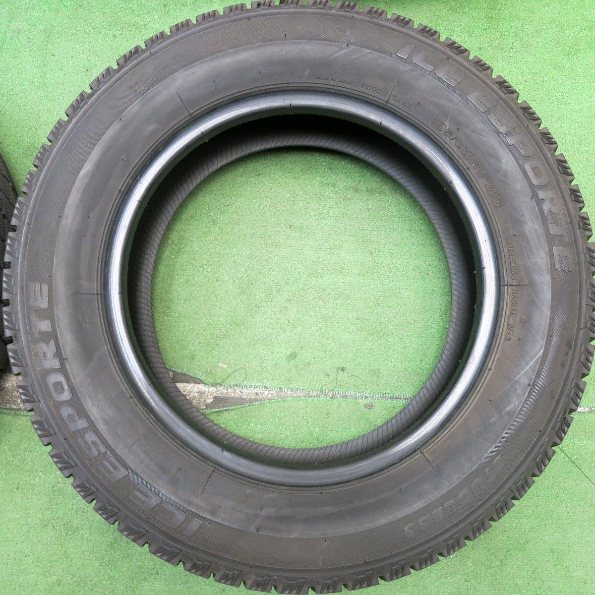 バリ溝！22年！9.5分以上☆スタッドレス 195/65R15 アイスエス