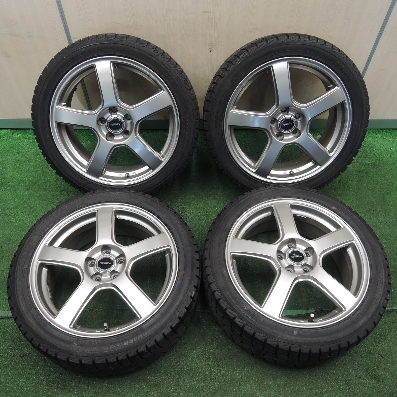 送料無料]キレイ☆プリウス 86 BRZ 等 215/45R17 スタッドレス 