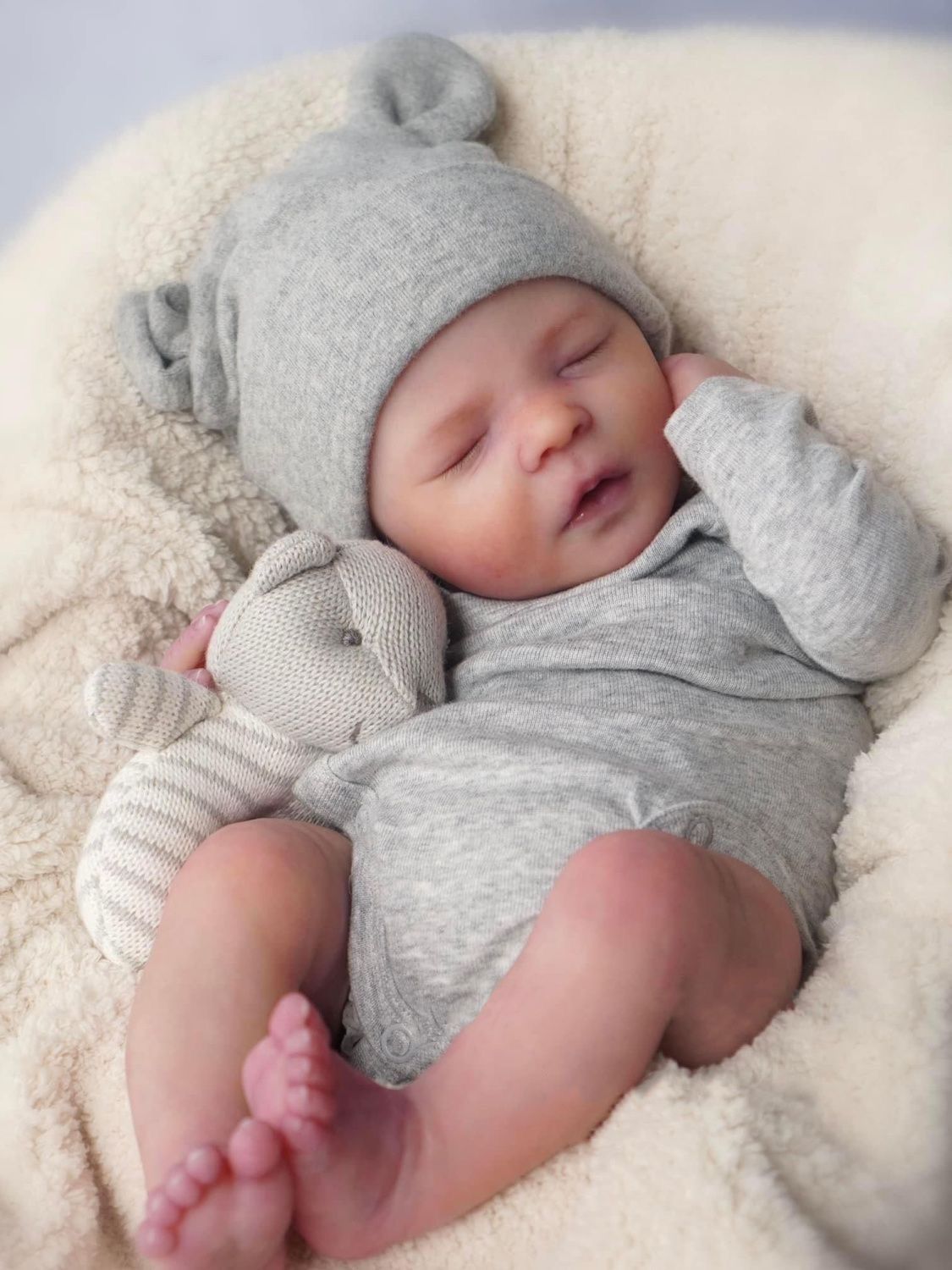 人形 赤ちゃん 人形 Reborn Doll 40cm 赤ちゃんリボーンドールデビュー フルシリコンドール ビニールリアル シリコンリボーンベビードールベビードール 赤ちゃん人形女の子プリンセス服手作りのクリスマスの誕生日プレゼント 最高な贈り物でしょう r3