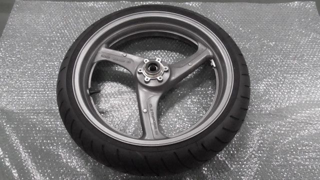 CB400SF VTEC REVO NC42 の フロントホイール タイヤ 1760489715 WWW_NOITHATQUANGTHANH_NET