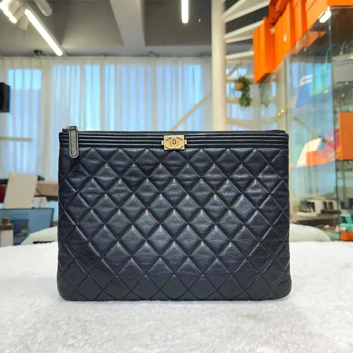 Chanel シャネル アルミニウム|ミディアム キャビア クラッチバッグ ブラック|ゴールド 23 バンドル- H032103