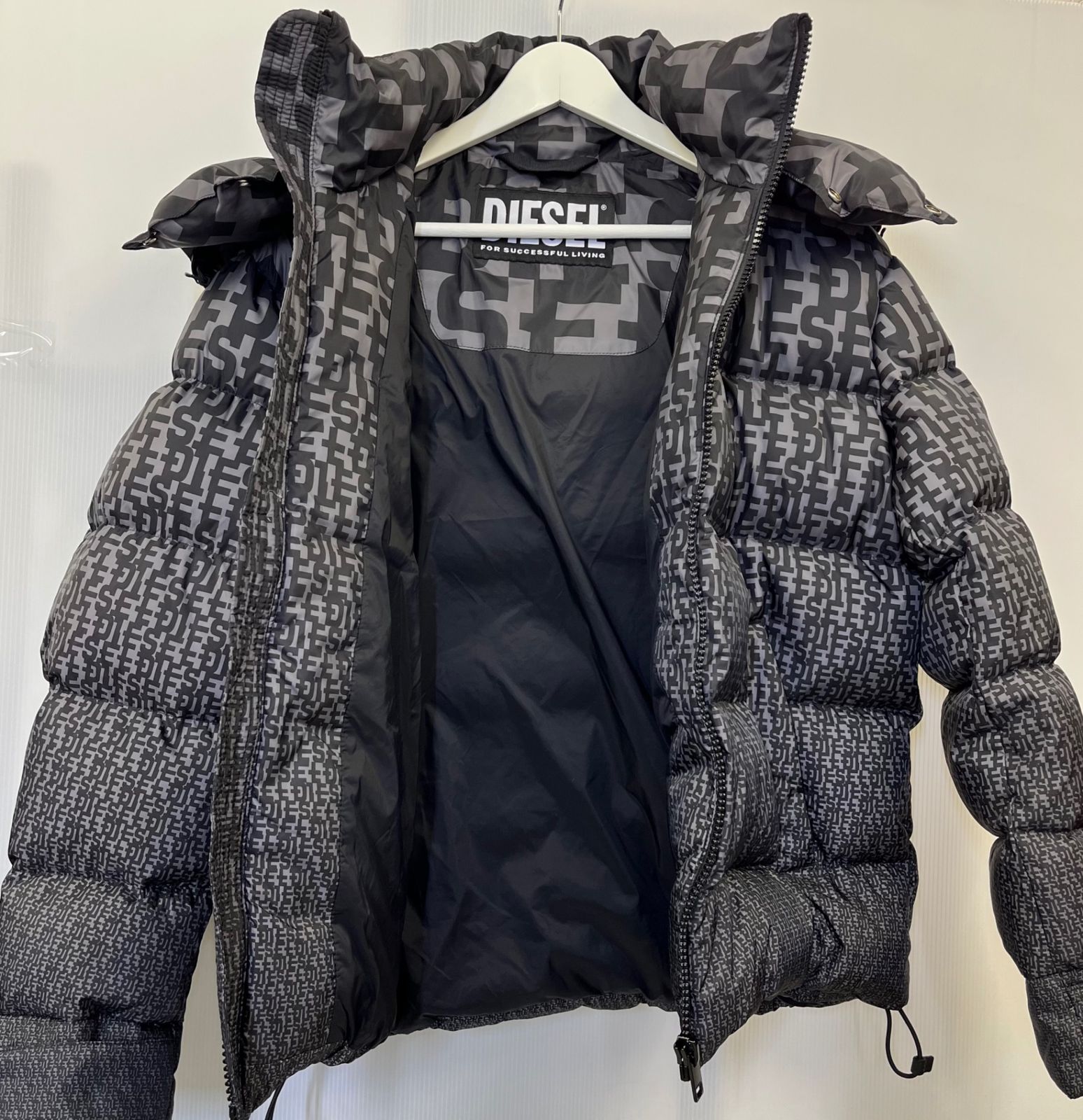 DIESEL ディーゼル ダウンジャケット W-STEP-MON-RD A09093 Sサイズ 