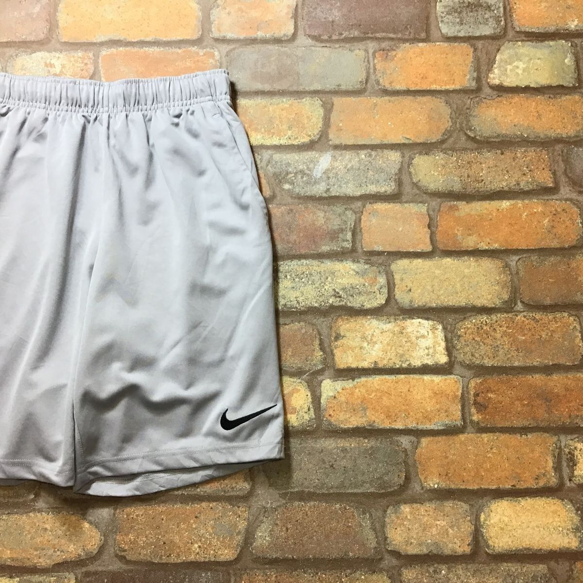 SP1-307★USA購入品★US規格★吸湿速乾★グレー【NIKE ナイキ】DRI-FIT ハーフパンツ【メンズ S】スポーツ ランニング ジム ジャージ バスケ バスパン US古着