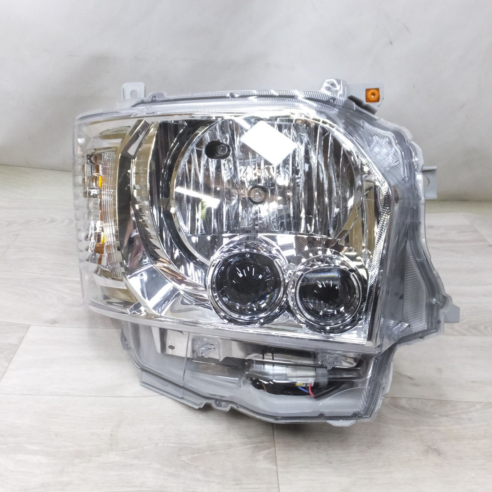 ハイエーススーパーGL純正LEDヘッドライト 7型納車外し 左右セット