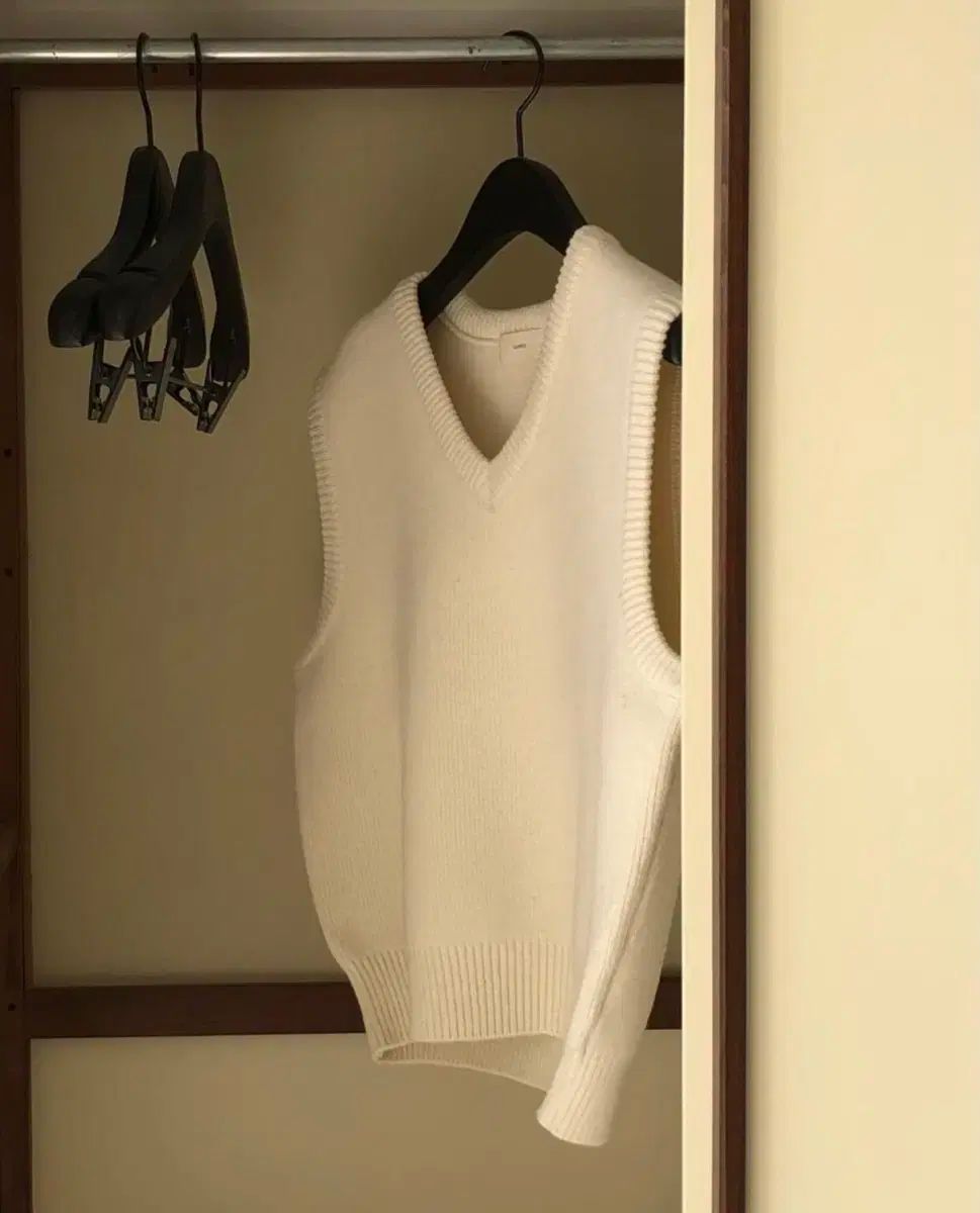 オンス ラムウール ニット ベスト アイボリー