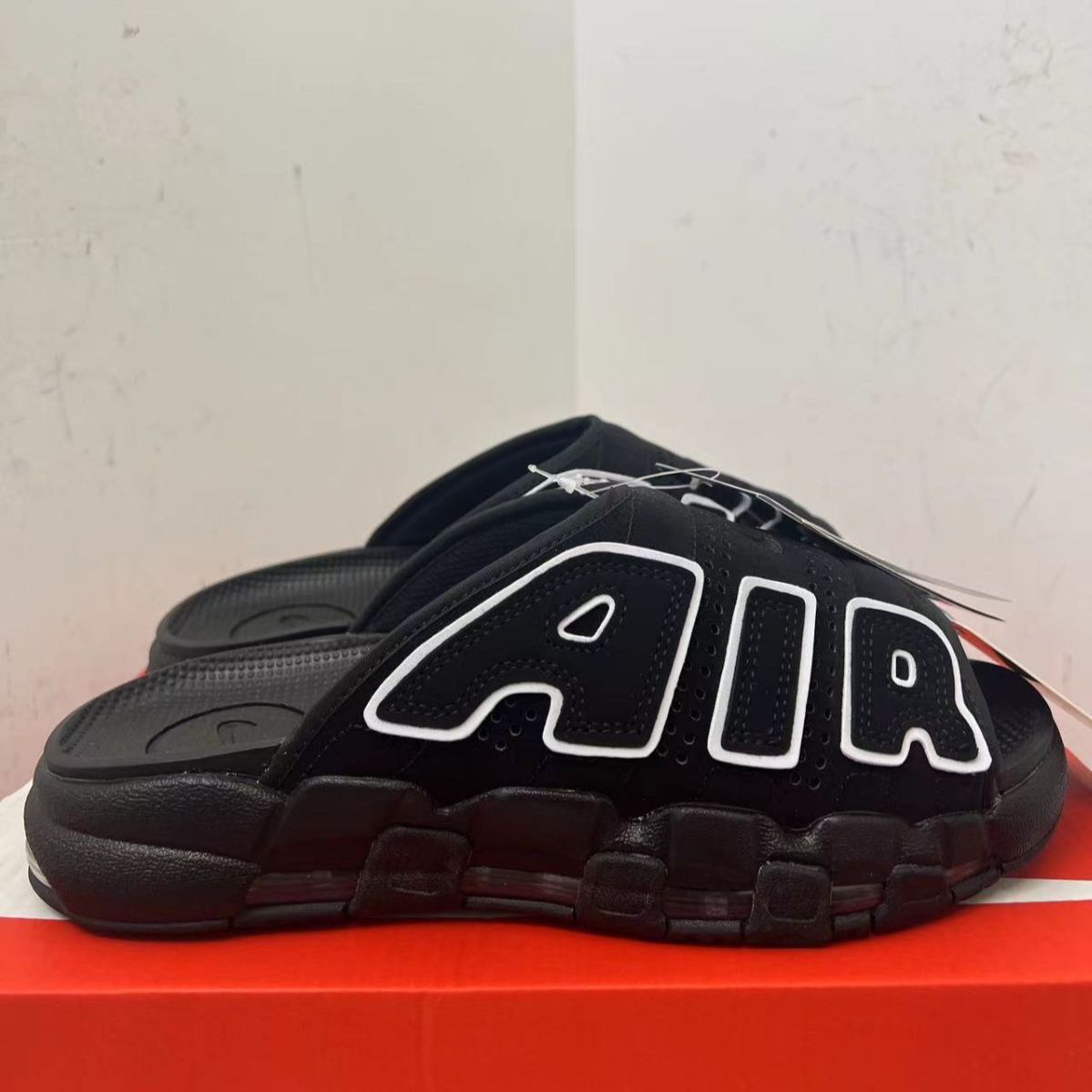 新品未使用ナイキ Nike Air More Uptempo サンダル