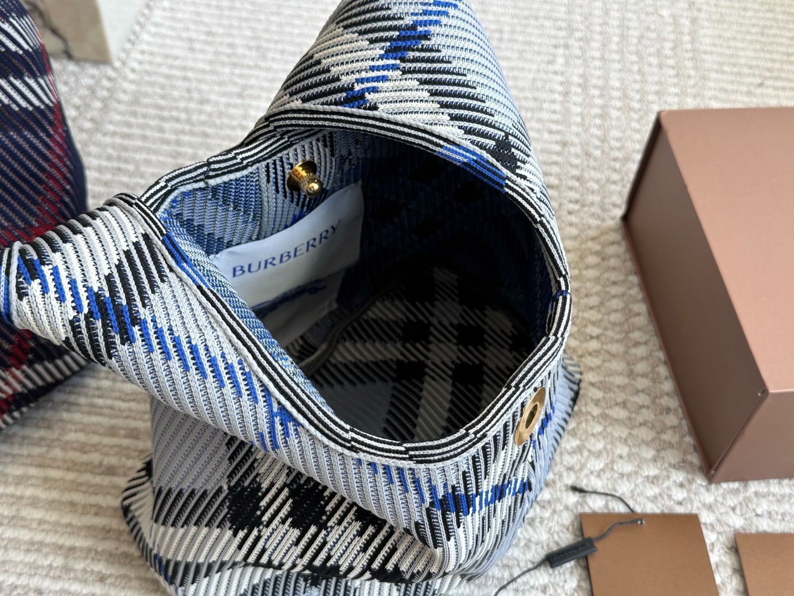 - バーバリーのクラシックチェック肩バッグ