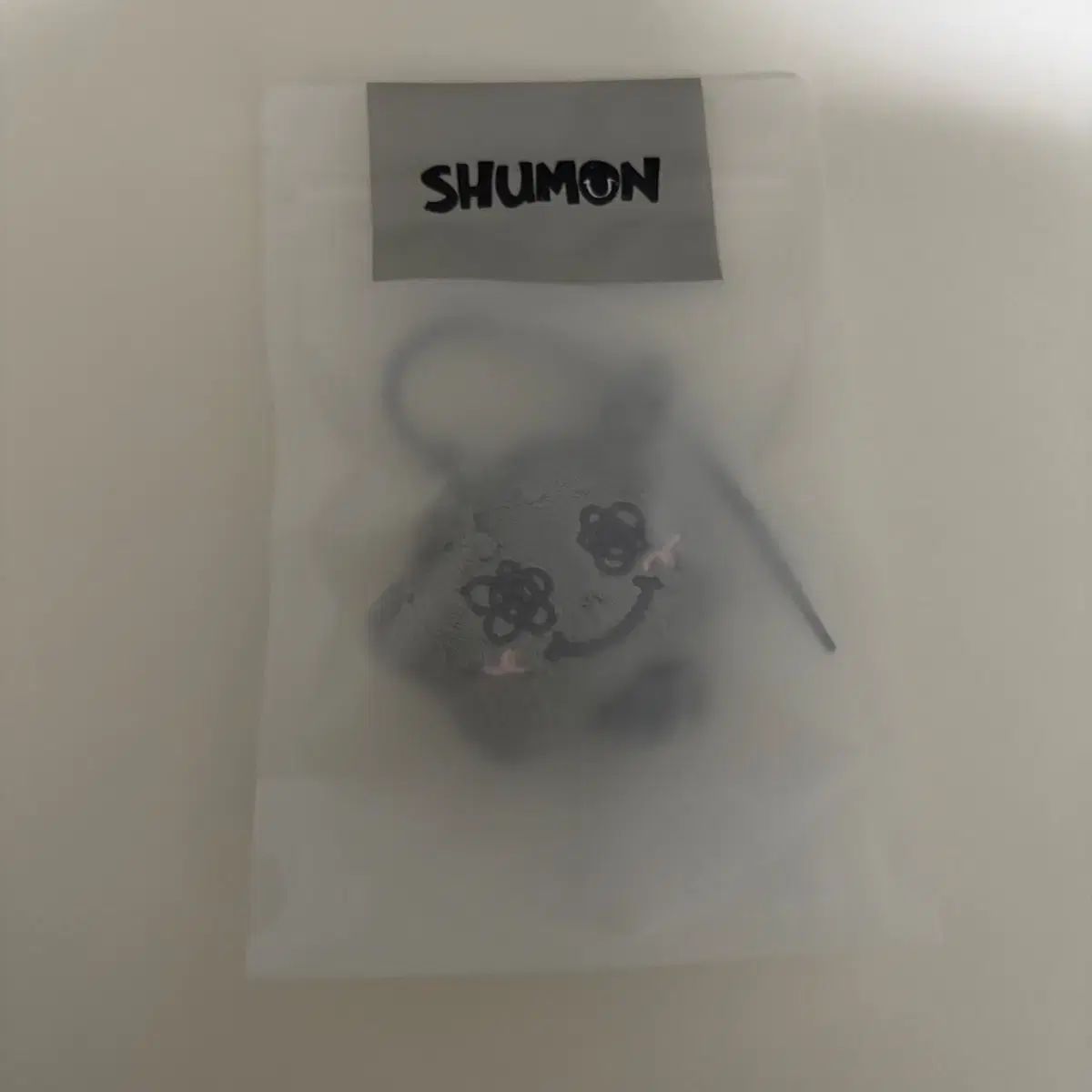 JISOO シュモン SHUMON キーホルダー ホワイト