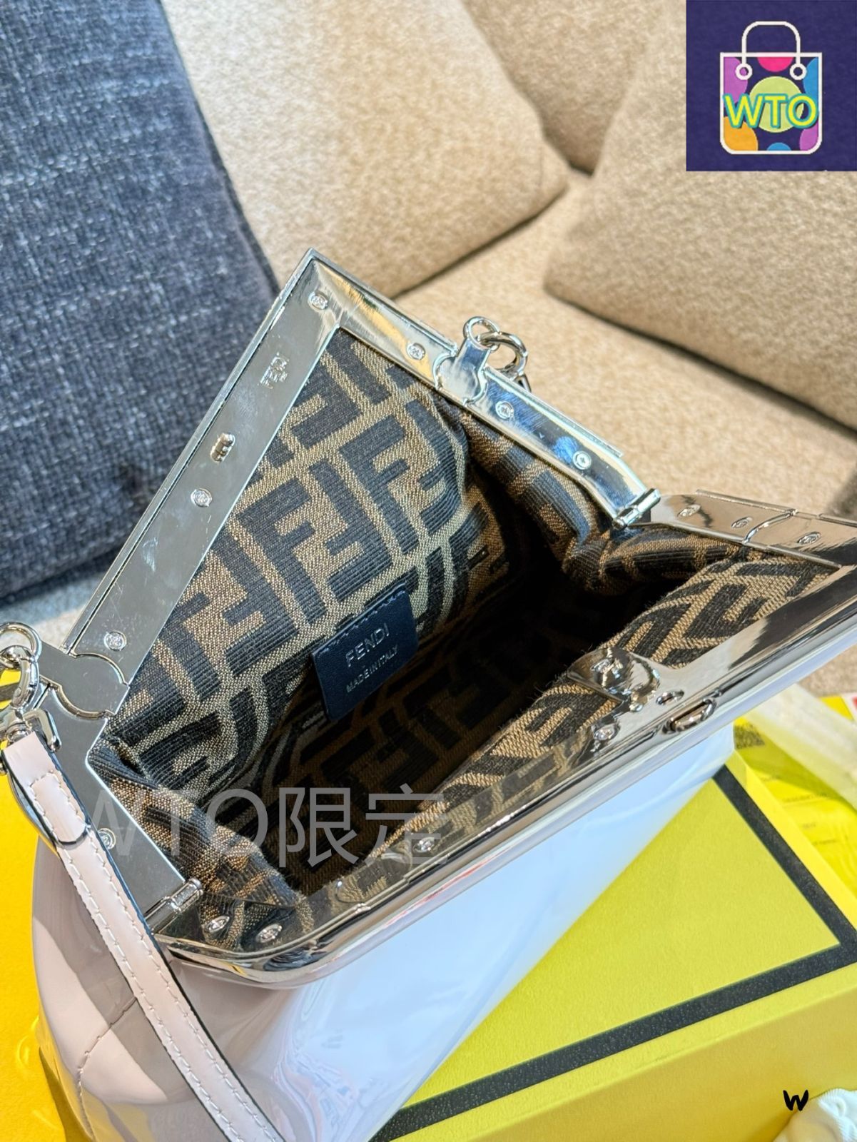◆◆VIP◆◆ FENDI First Midi ファースト ミディ FENDI フェンディ ファースト ミディ FFロゴ クラッチバッグ