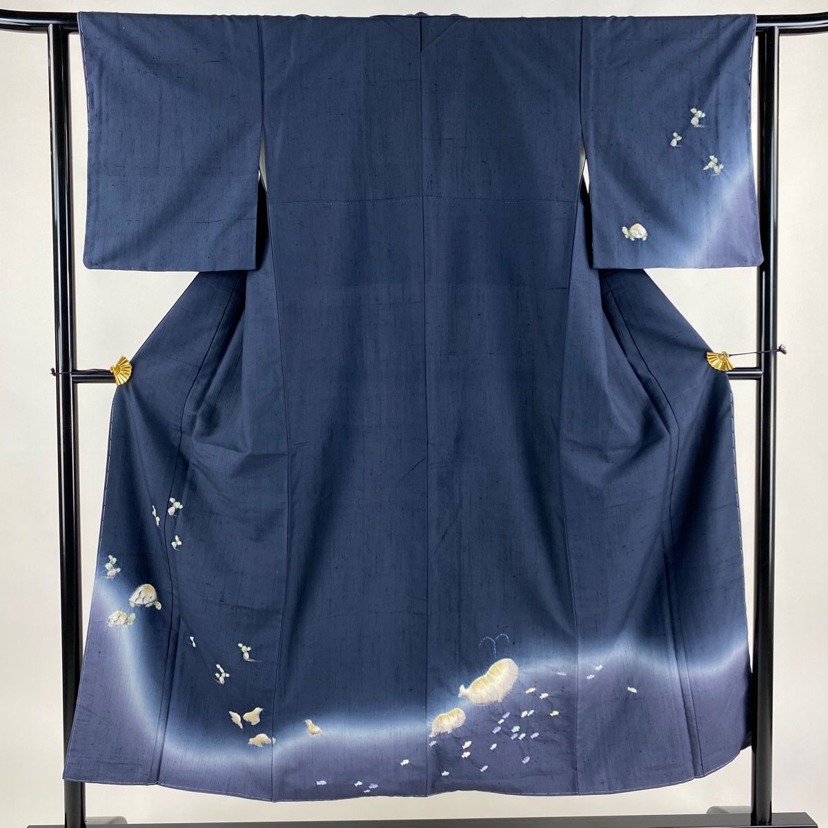 付下げ 身丈150cm 裄丈61.5cm S 袷 紬地 やまと 亀 鯨 絞り 金彩 紺色  