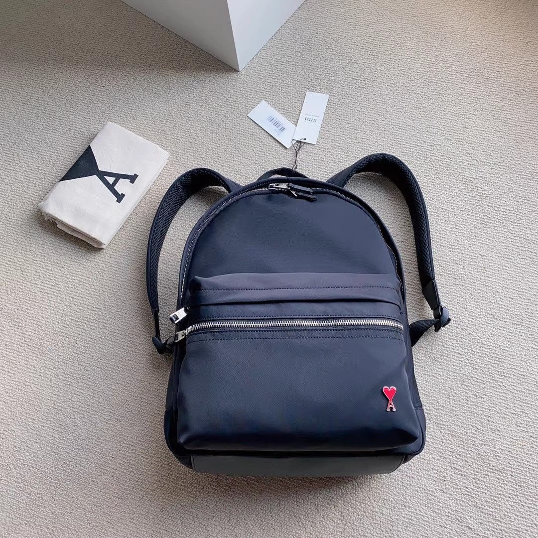 AMI Paris アミパリ ハートロゴ バックパック ジップポケット