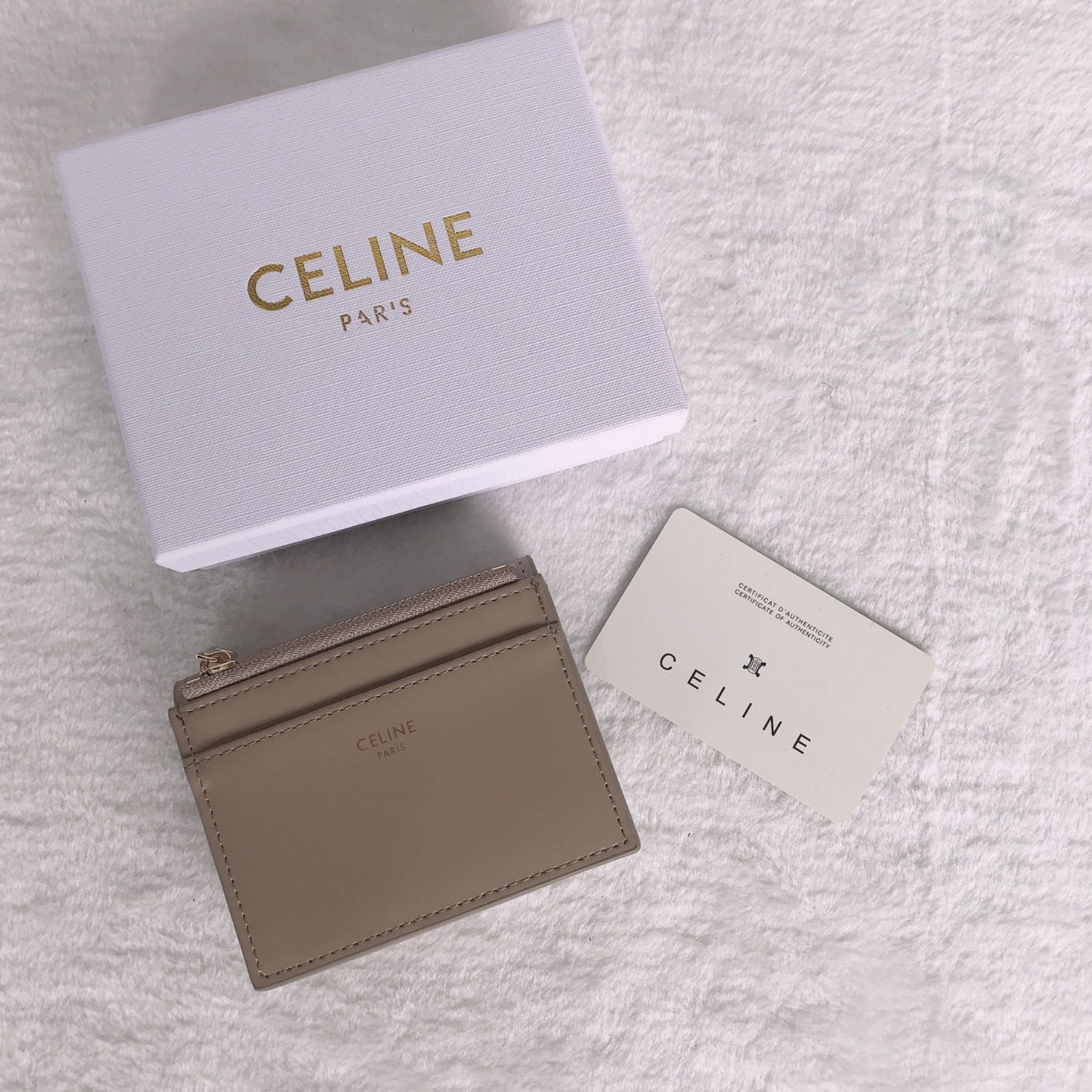 CELINE セリーヌ トリオンフ 三つ折り財布 グレージュ。 3日以降購入19