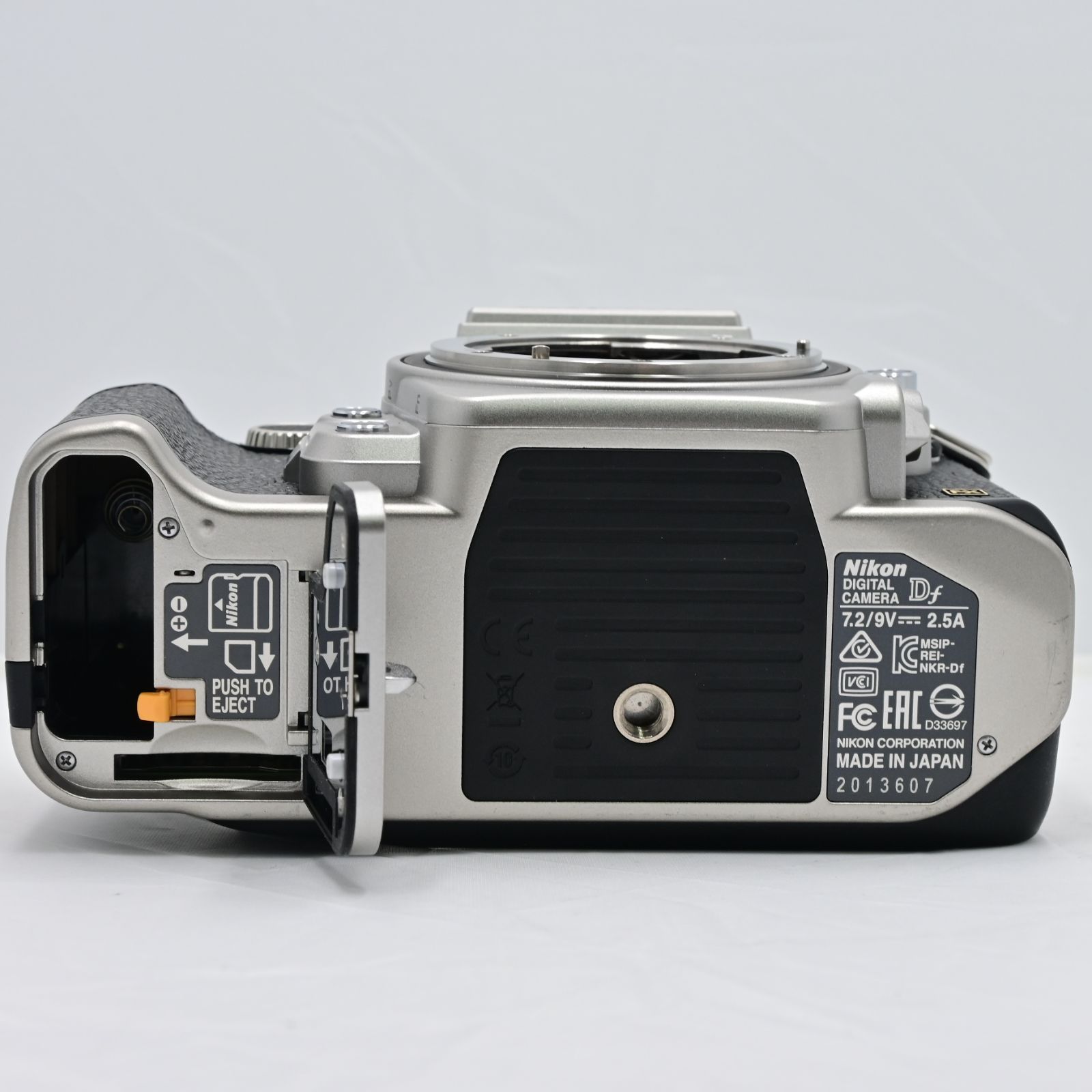 シャッター回数『2986』ニコン Nikon デジタル一眼レフカメラ Df シルバーDFSL グッチーカメラ メルカリ