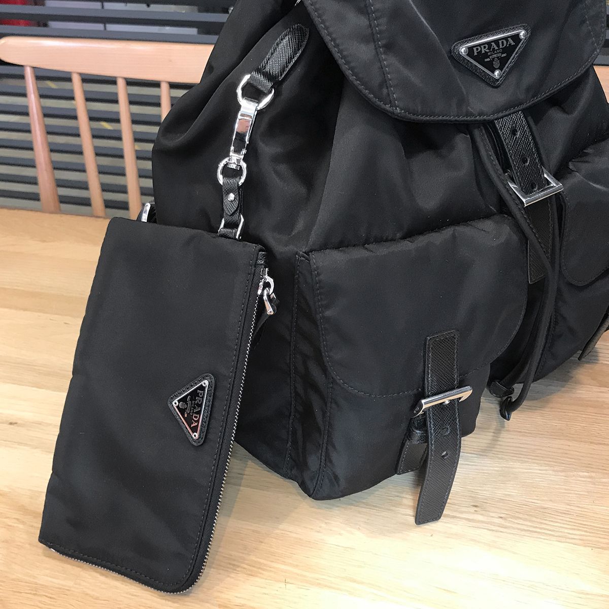 新品同様 プラダ 現行 リナイロン ミディアム バックパック リュック 