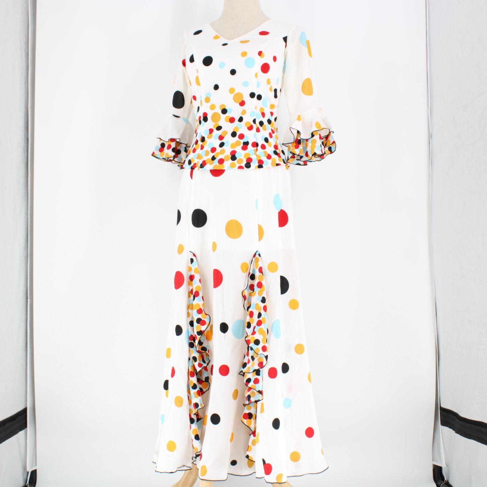 【美品 フラメンコ衣装】ホワイト＆花柄 Naomi Collection セット 美品 フラメンコ衣装】ホワイト Naomi collection ナオミ