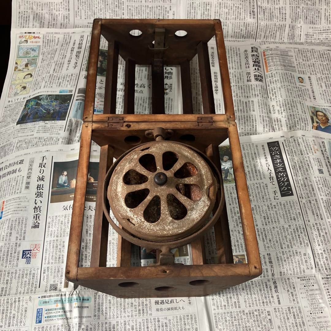 昔の回転炬燵 六角形 アンティーク 火鉢 木枠 暖炉 囲炉裏 冬の